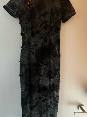 Vintage-Inspired Black Floral Cheongsam Dress